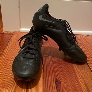 NIKE women’s soccer cleats